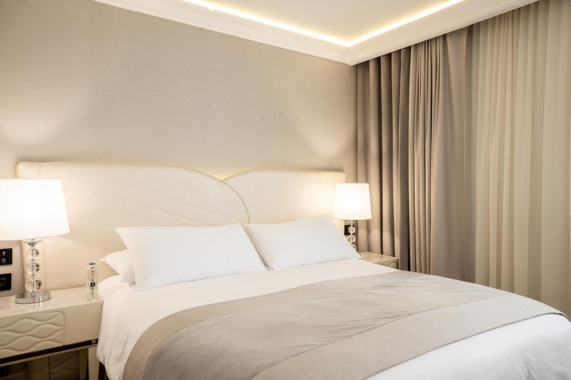 Tresor Le Palais Timisoara, Curio Collection By Hilton Hotel Exterior foto