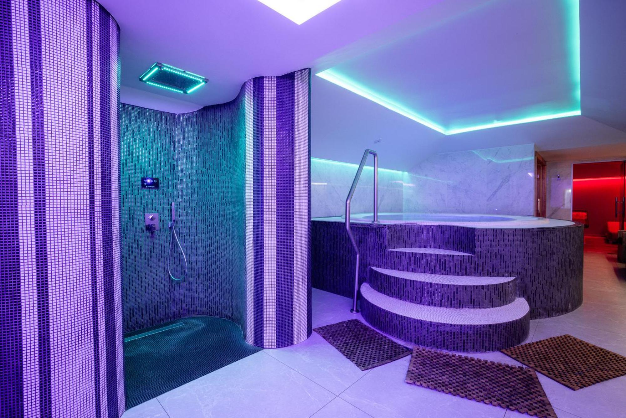 Tresor Le Palais Timisoara, Curio Collection By Hilton Hotel Exterior foto