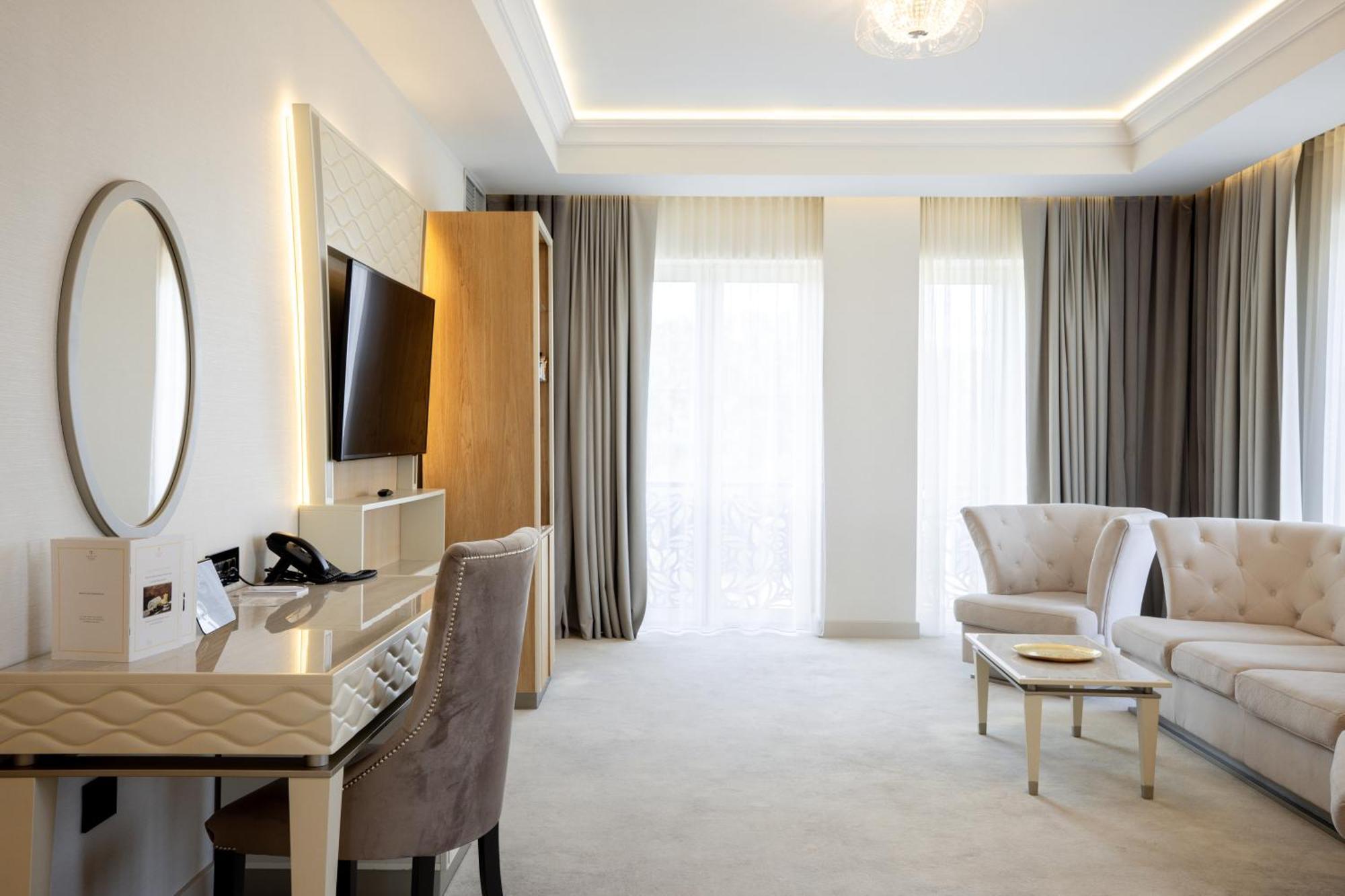 Tresor Le Palais Timisoara, Curio Collection By Hilton Hotel Exterior foto