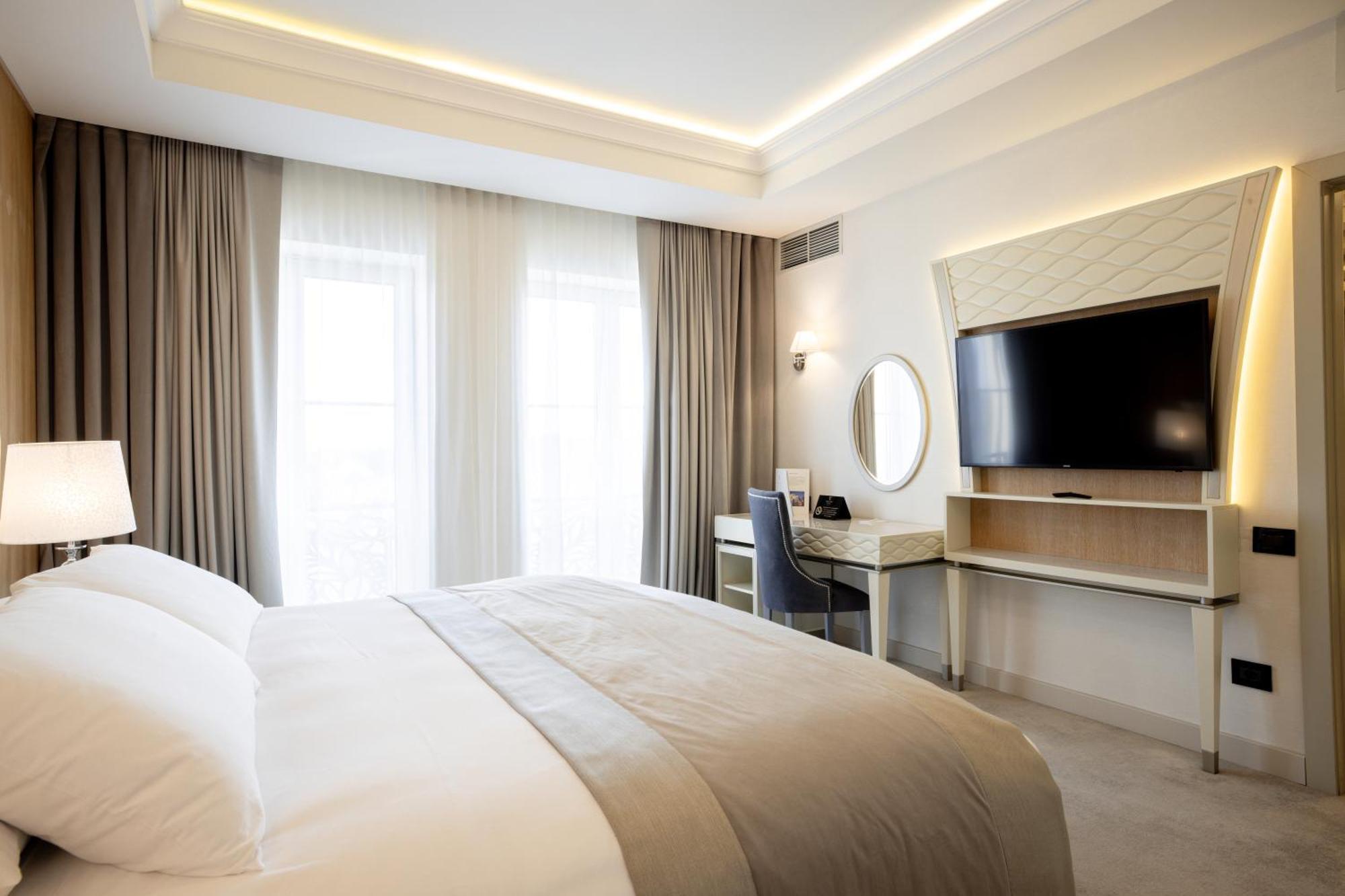 Tresor Le Palais Timisoara, Curio Collection By Hilton Hotel Exterior foto