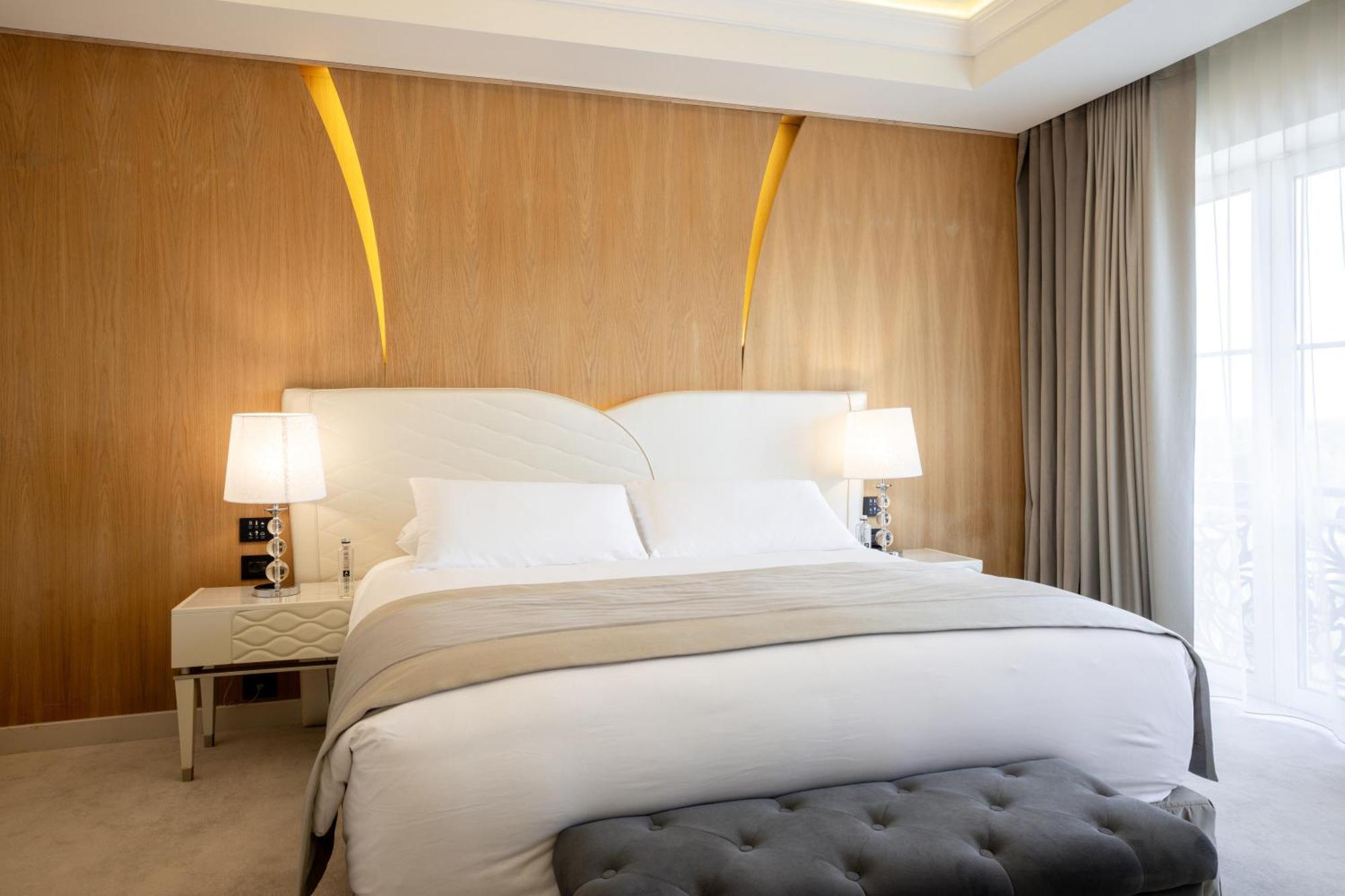Tresor Le Palais Timisoara, Curio Collection By Hilton Hotel Exterior foto