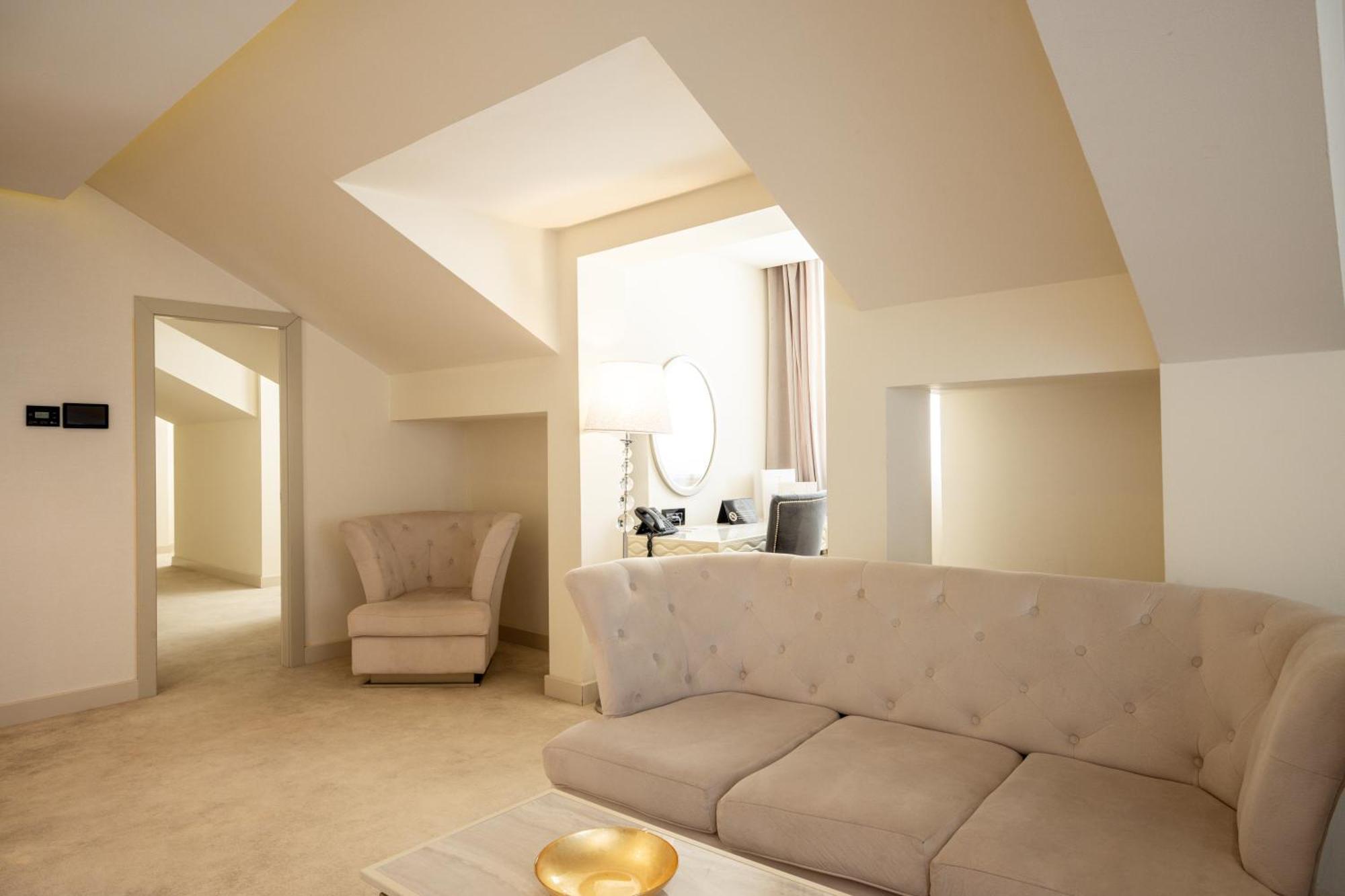 Tresor Le Palais Timisoara, Curio Collection By Hilton Hotel Exterior foto