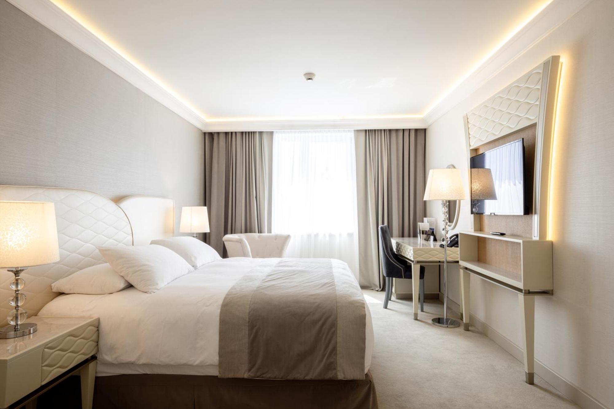 Tresor Le Palais Timisoara, Curio Collection By Hilton Hotel Exterior foto