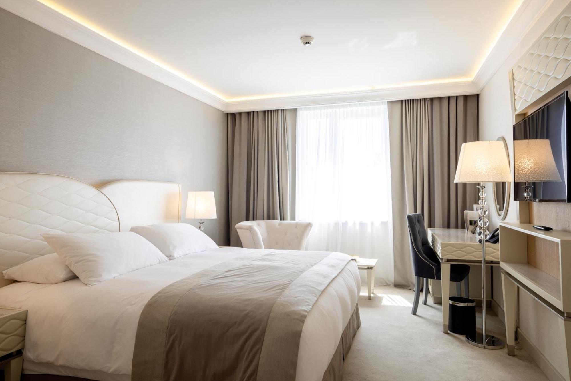 Tresor Le Palais Timisoara, Curio Collection By Hilton Hotel Exterior foto