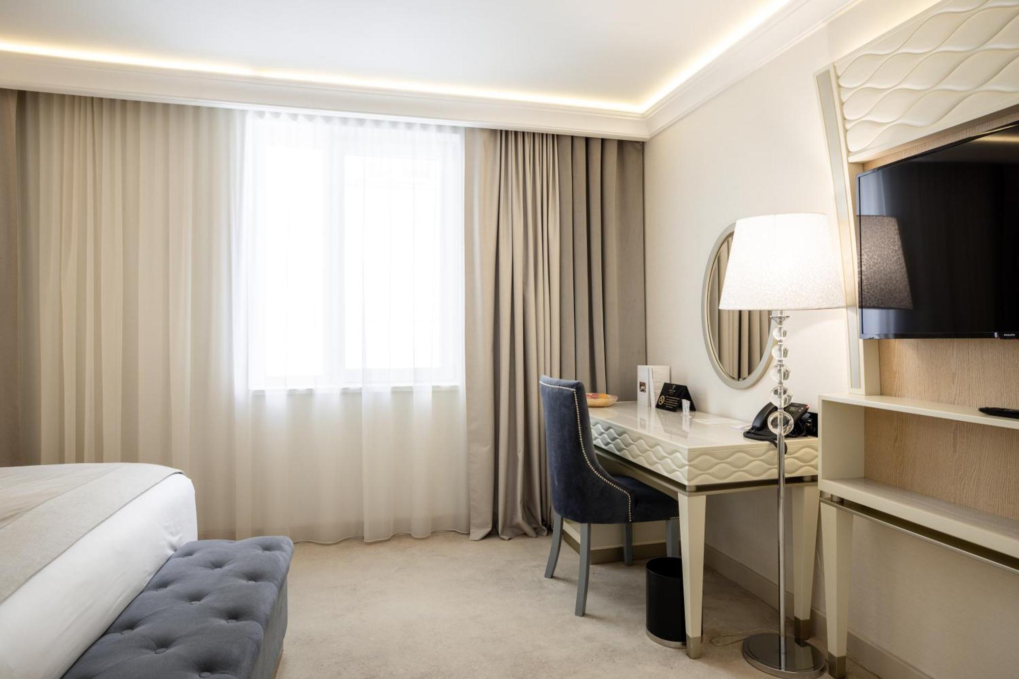 Tresor Le Palais Timisoara, Curio Collection By Hilton Hotel Exterior foto