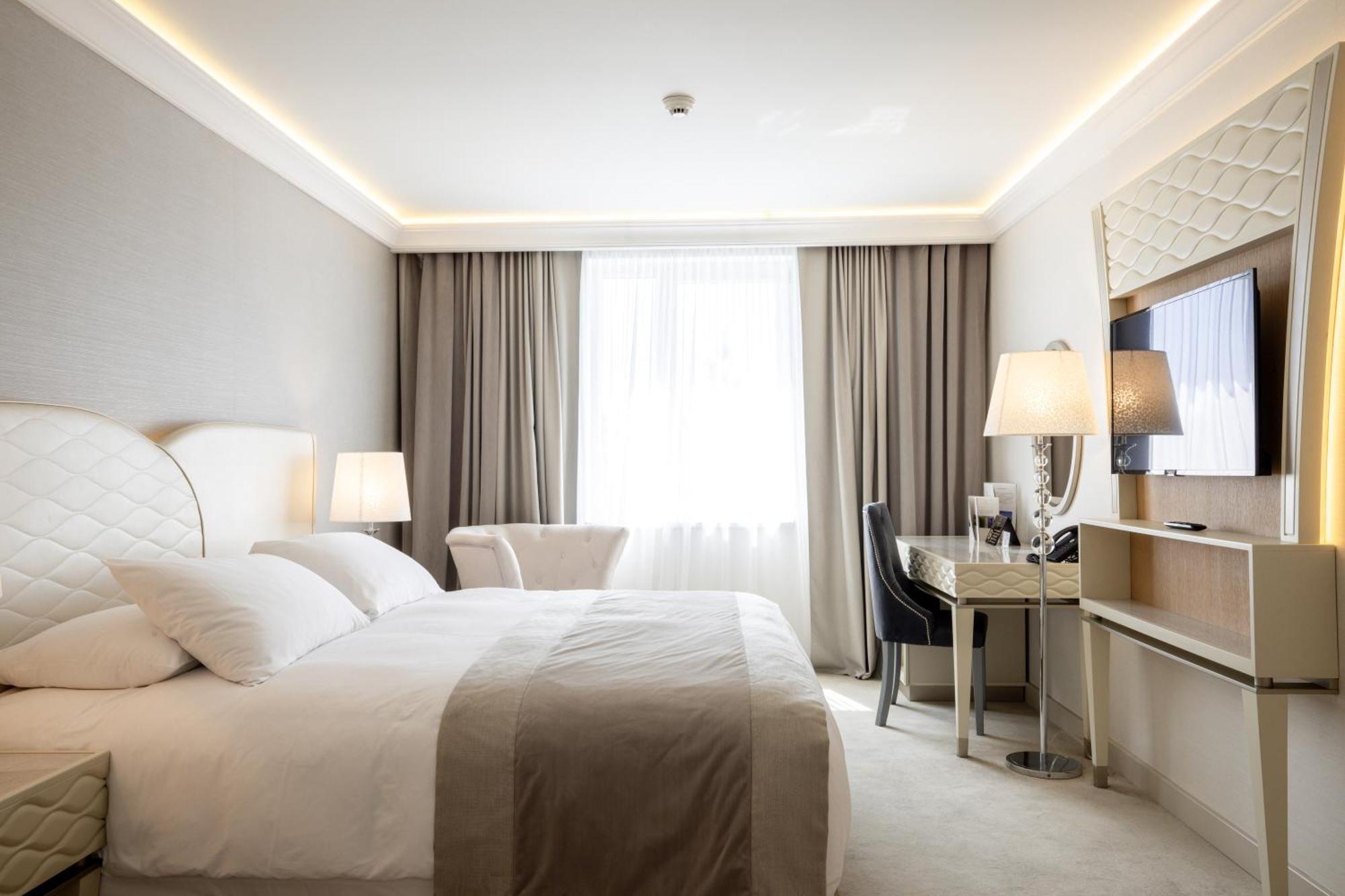 Tresor Le Palais Timisoara, Curio Collection By Hilton Hotel Exterior foto