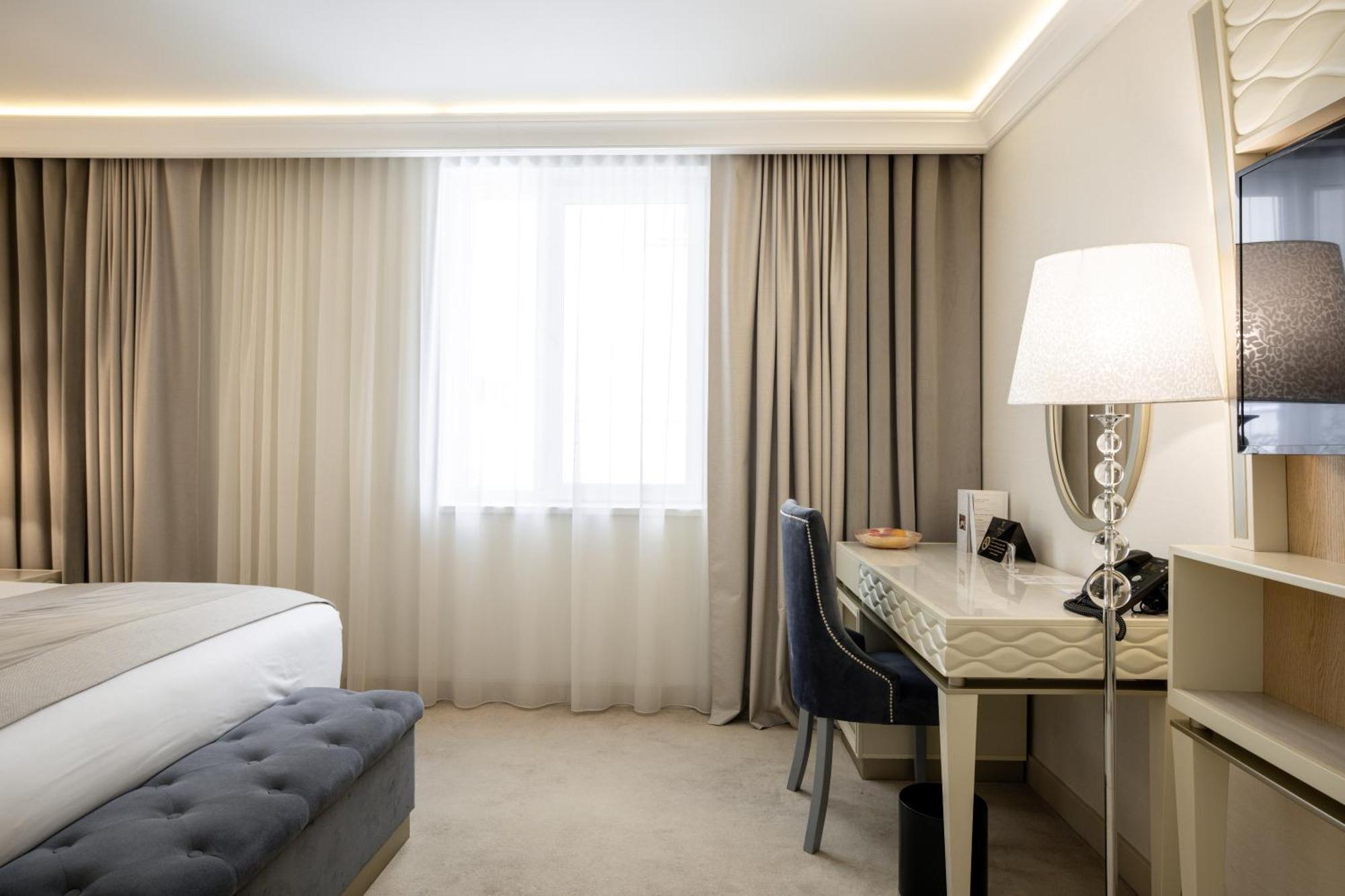Tresor Le Palais Timisoara, Curio Collection By Hilton Hotel Exterior foto
