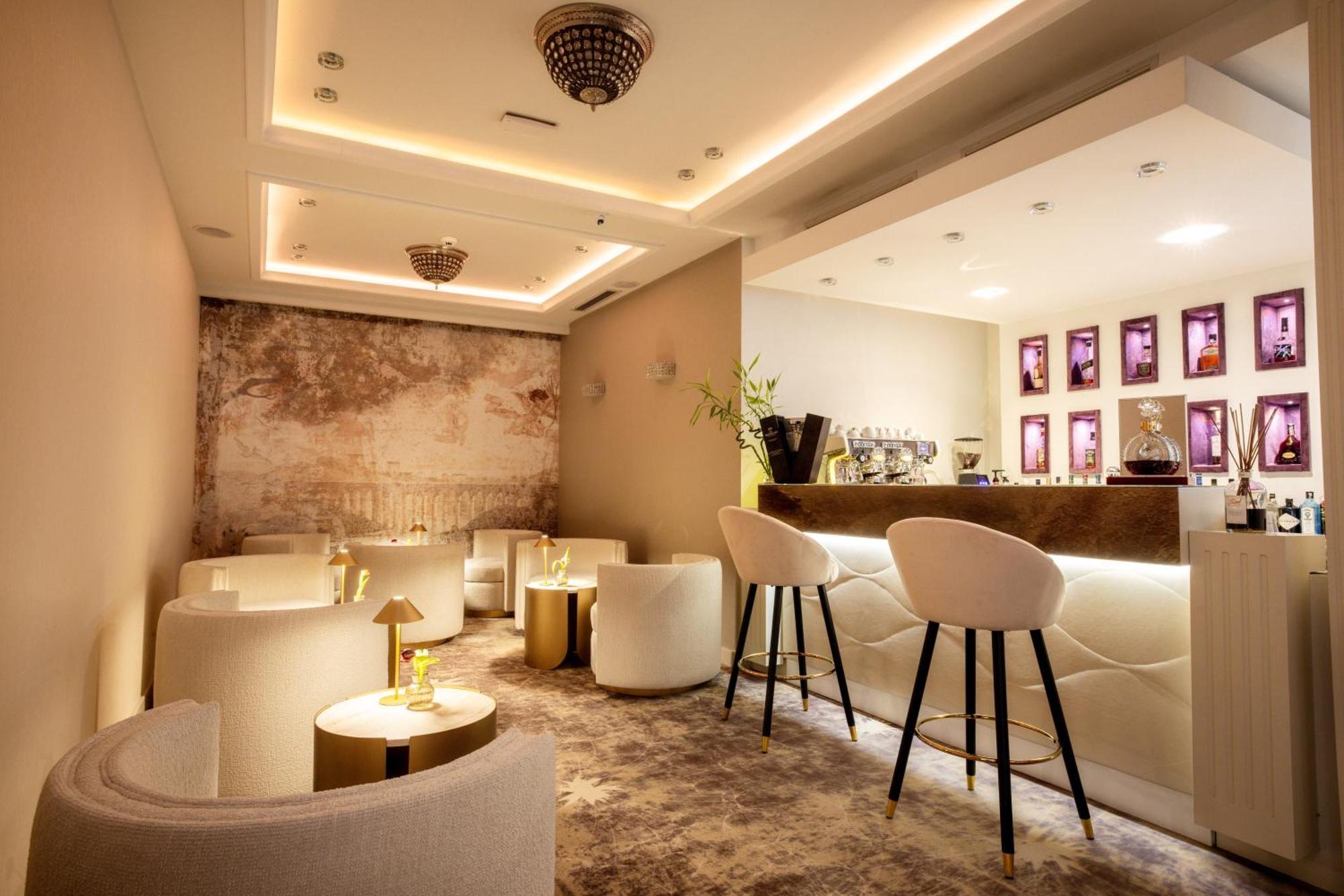 Tresor Le Palais Timisoara, Curio Collection By Hilton Hotel Exterior foto