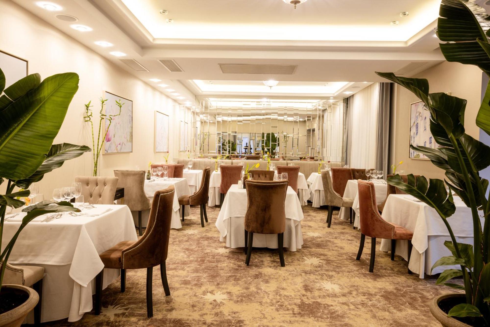 Tresor Le Palais Timisoara, Curio Collection By Hilton Hotel Exterior foto