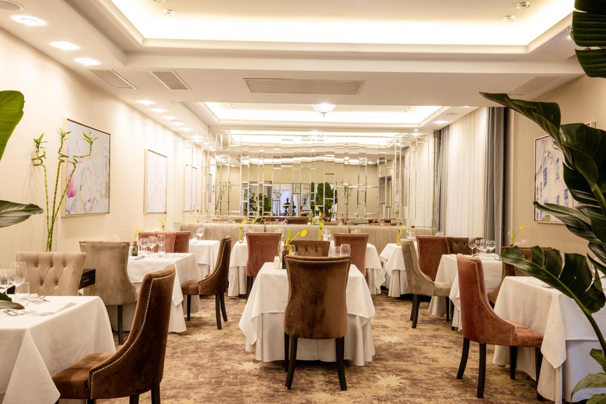 Tresor Le Palais Timisoara, Curio Collection By Hilton Hotel Exterior foto