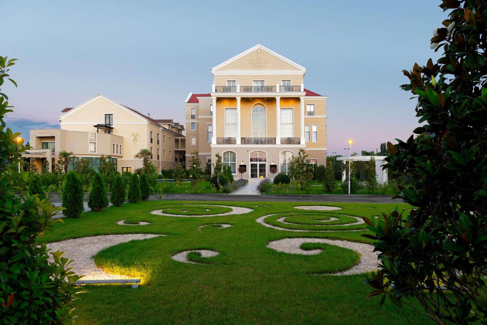 Tresor Le Palais Timisoara, Curio Collection By Hilton Hotel Exterior foto